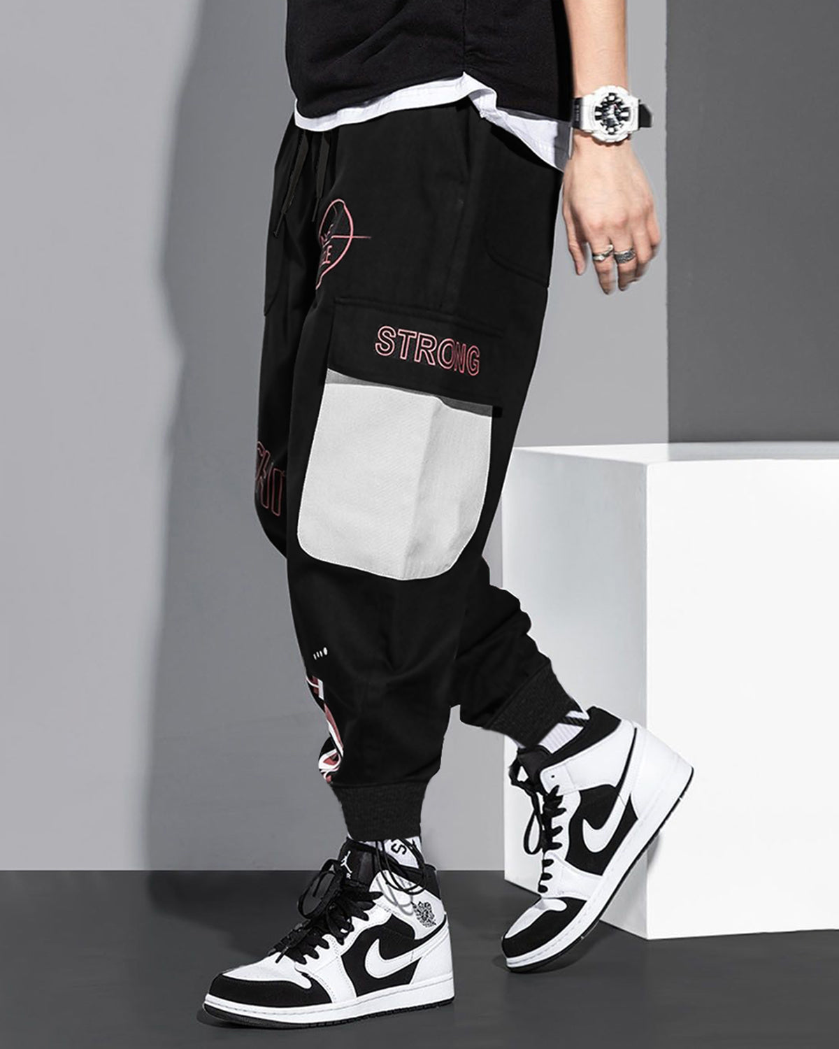 Model wearing multiple words printed cargo pant with sneakers